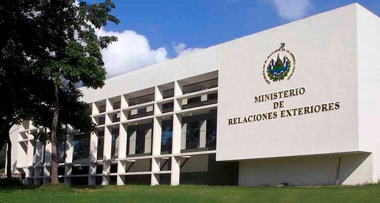 Bukele denuncia creación de sindicato «exprés» en Relaciones Exteriores