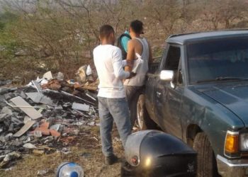 CAM de San Miguel multa a tres conductores que tiraban desechos en lugares no autorizados