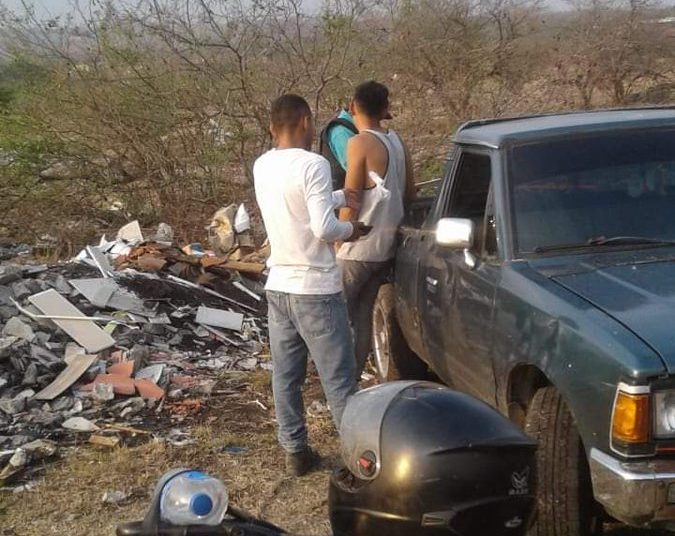 CAM de San Miguel multa a tres conductores que tiraban desechos en lugares no autorizados