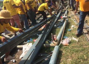 Aficionados del Platense heridos al desplomarse graderíos improvisados del estadio de Santa Elena, Usulután
