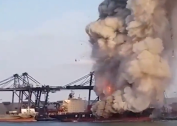 Al menos 25 heridos por un incendio y explosión de un barco de carga en Tailandia