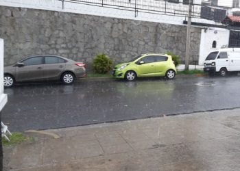 Tormentas eléctricas y lluvias dispersas para este lunes