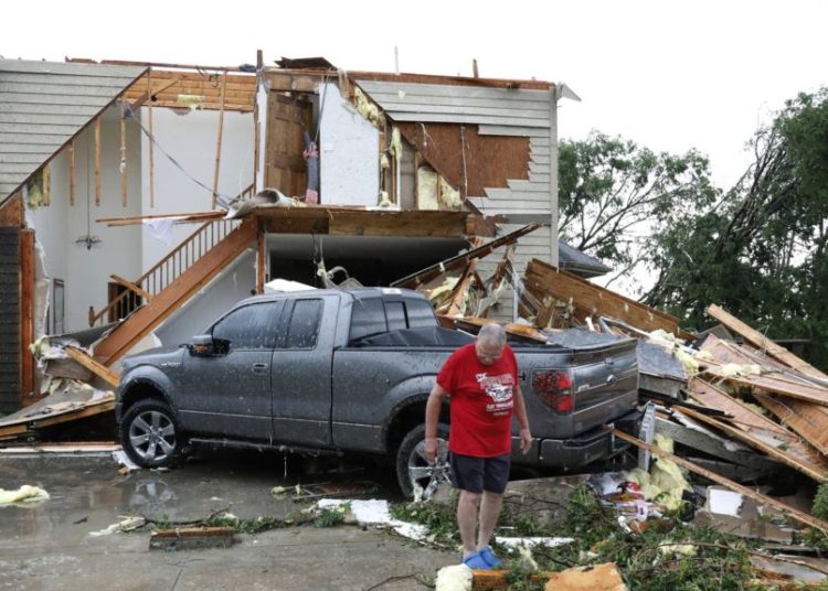 Al menos un muerto deja violenta tormenta que provocó varios tornados en Kansas City
