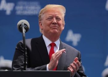 Trump anuncia un arancel general del 5% a México como castigo por no detener inmigrantes