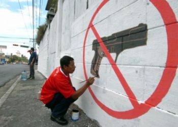 PNC, soldados y custodios de Centros Penales podrán portar su arma aun en lugares con veda