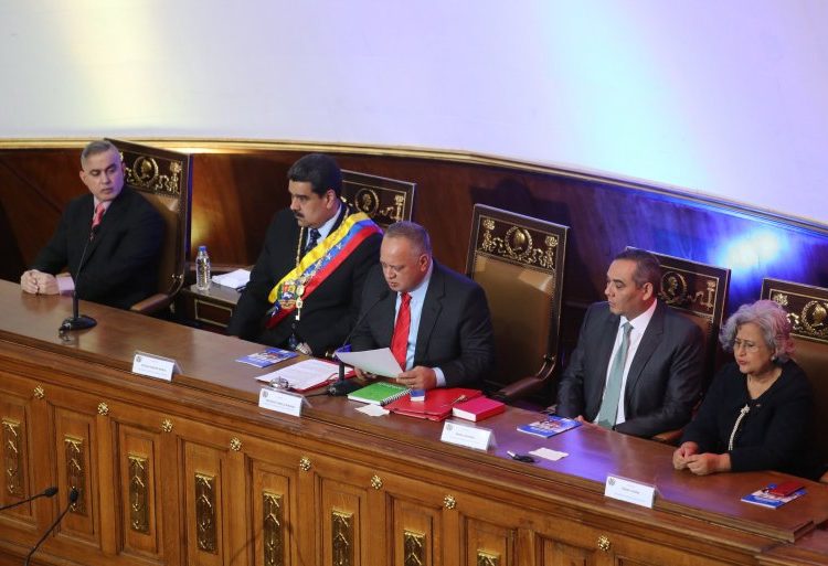 Constituyente venezolana aprueban retirar inmunidad a cinco diputados opositores