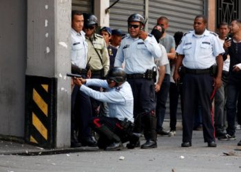 Destituyen al jefe de la policía que enfrentó colectivos armados en Venezuela