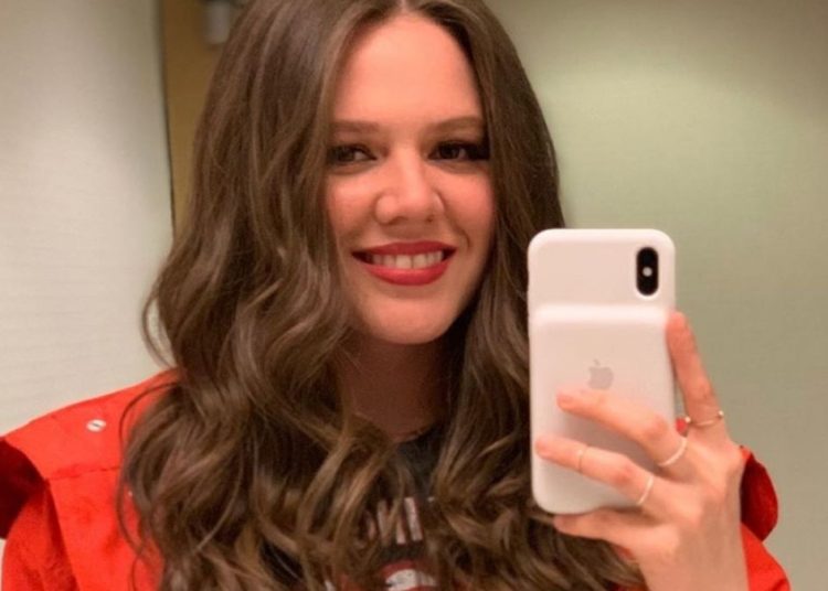 La foto de la vocalista de Jesse & Joy con la que presume su esposa e hija