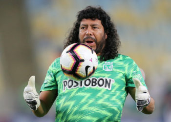 Higuita prometió cortarse el pelo si Colombia no ganaba la Copa América y ahora quieren verlo calvo