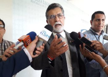 Schafik Hándal dice que Bukele está actuando como si fuera de la realeza