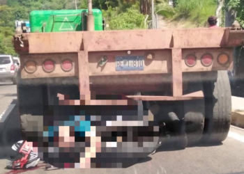 Motociclista muere al chocar con una rastra en la carretera a Comalapa