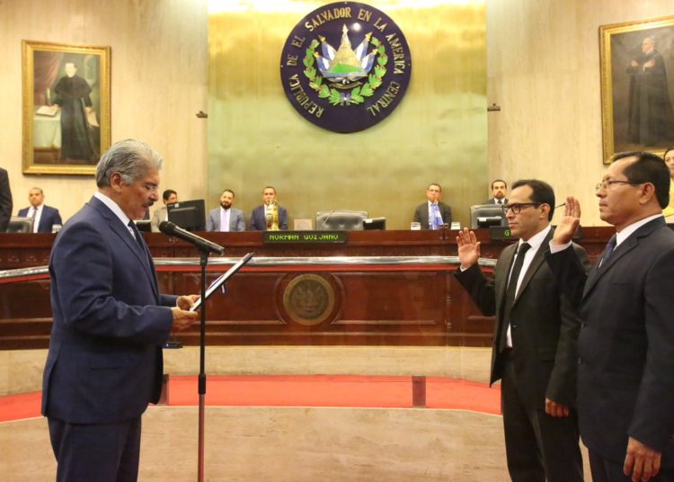 Asamblea juramenta a presidente del Tribunal de Servicio Civil