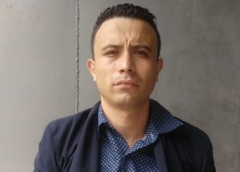 Capturan a marero que vestía de traje y le decomisan una pistola calibre 40