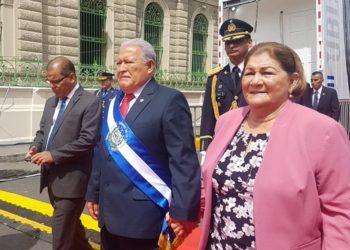 Rechifla para despedir a Sánchez Cerén