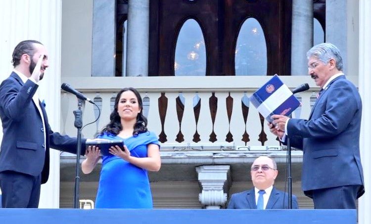 Nayib Bukele jura como Presidente de la República