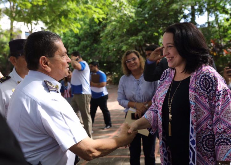 Embajada de EE.UU y PNC buscan alejar a jóvenes de pandillas por medio del programa GREAT