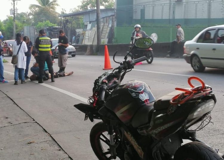 Hombre de la tercera edad muere atropellado por una motocicleta
