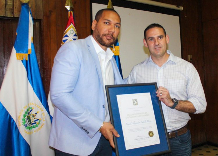 Alcalde capitalino reconoce a Yamil Bukele como “Ciudadano Honorable de San Salvador”