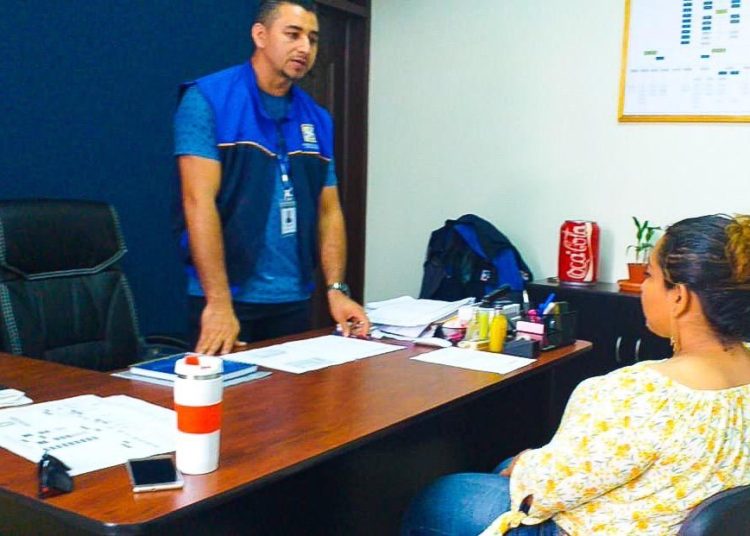 Alcalde Muyshondt ofrece empleo a conductora bilingüe de la ruta 44