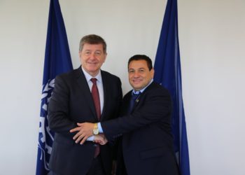 Ministro Castro promete al director de la OIT que hará cumplir derechos laborales