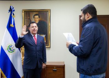 Juramentan a Ricardo Cucalón como director de Migración y Extranjería