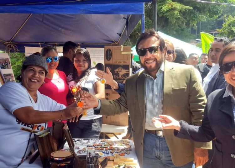 Vicepresidente Ulloa participa en el 4° Festival del melocotón en San Ignacio