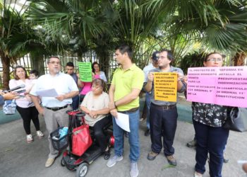 Empleados cesados de secretarias del Estado piden a diputados no aprobar supresión de sus plazas