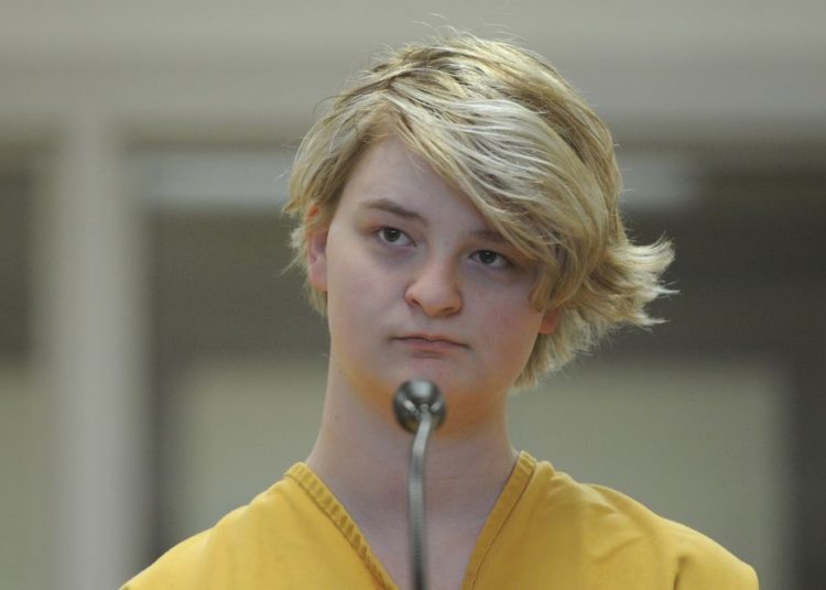 Una adolescente asesina a su amiga para ganar nueve millones de dólares por la fotos del crimen