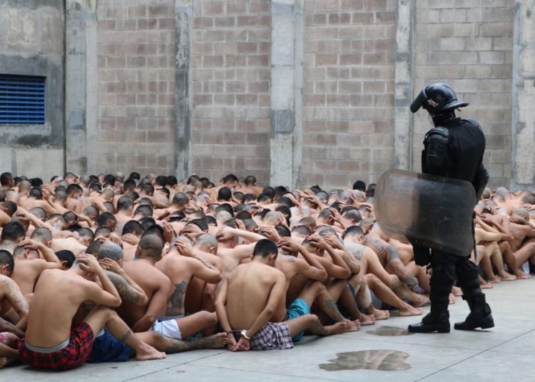 Centros Penales sigue con traslado de reos para golpear estructuras criminales