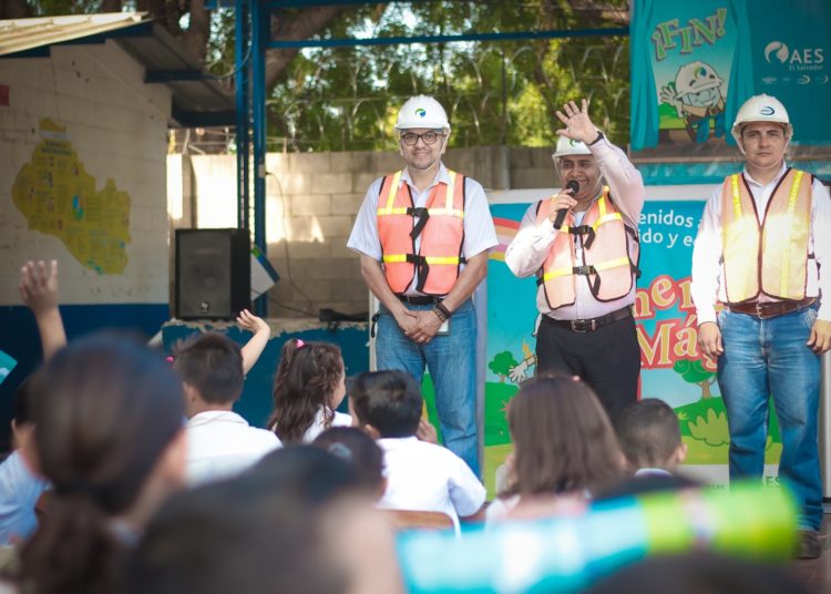 AES El Salvador lleva “Energía Mágica” a 15 mil niños del oriente del país