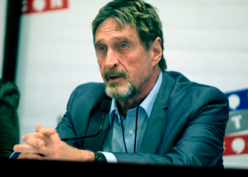 John McAfee amenaza al gobierno de EE.UU. de revelar información clasificada
