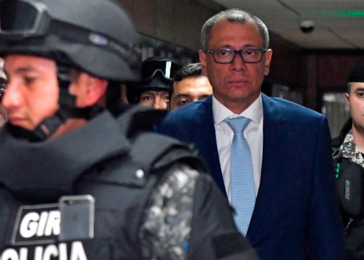 Exvicepresidente de Ecuador encerrado en cárcel recibe amenaza a muerte de presos