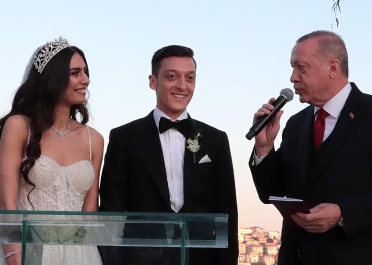 Mesut Özil para celebrar su boda pagará 1000 cirugías de niños necesitados