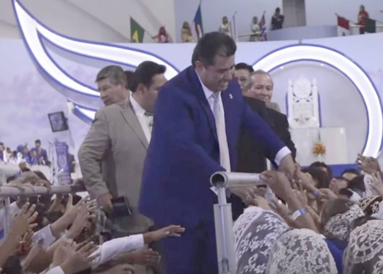 La acusaciones contra el líder de La Iglesia de la Luz del Mundo incluyen relaciones forzadas, tocamientos y uso de disfraces