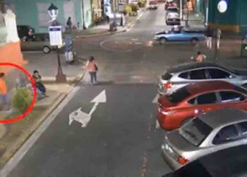 (VÍDEO) Roba un celular, huye, tropieza y es capturado por el CAMST de Santa Tecla