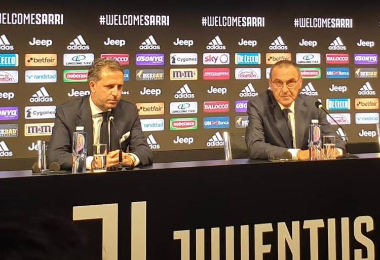 Maurizio Sarri fue presentado en la Juventus