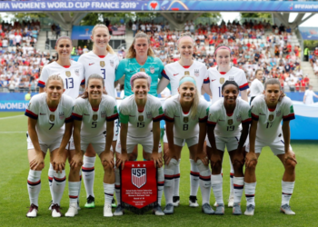 Estados Unidos ratificó su favoritismo, le ganó a España y avanzó a cuartos de final