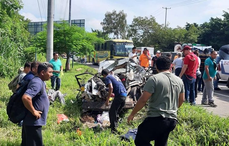 Madre e hija mueren en accidente de tránsito en el desvío de San Juan Opico
