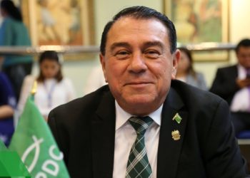 Proponen prohibir en centros educativos actividades que expongan al desarrollo precoz de los adolescentes