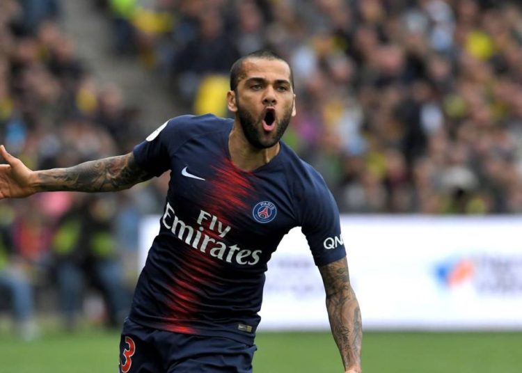 Tras dos temporadas, Dani Alves se va del PSG