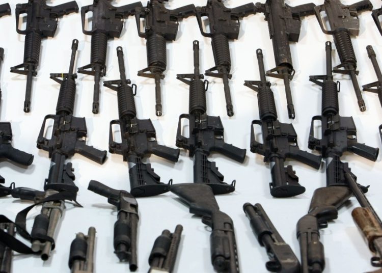 En México se puede rentar armas de forma clandestina
