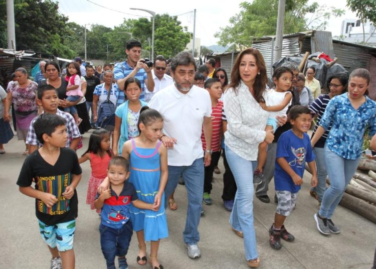(VIDEO) Ministra de Vivienda promete construir casas a habitantes de la comunidad El Espino