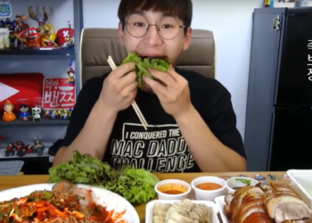 La estrella del “mukbang” que come grandes cantidades de comida en cámara