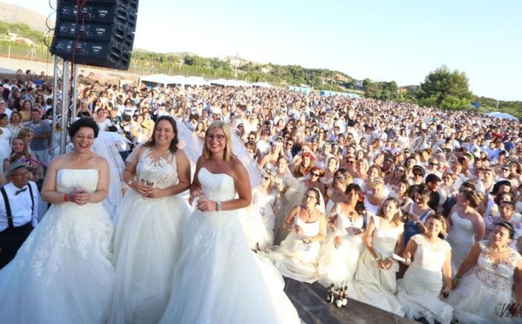 España batió el Récord Guinness de mujeres vestidas de novia