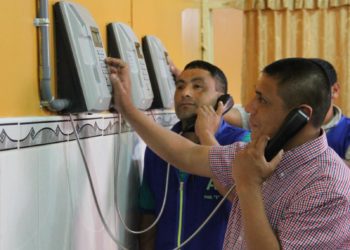 Centros Penales prohíbe que reos se comuniquen de las cabinas telefónicas desde las cárceles