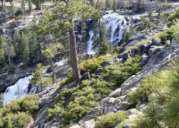 Una mujer muere al resbalar de una cascada mientras intentaba tomarse una selfie