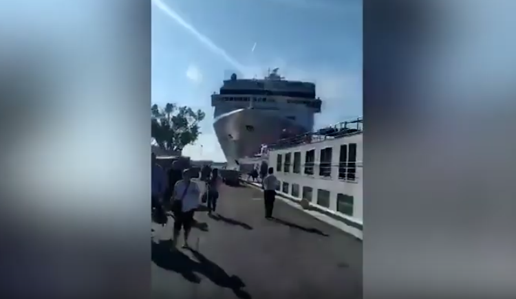 (Video) Al menos cuatro turistas heridos por choque entre crucero y buque con turistas en Venecia