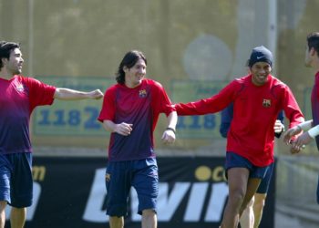 Un exjugador del Barcelona reveló Ronaldinho y Deco fueron vendidos para que no «echasen a perder» a Messi
