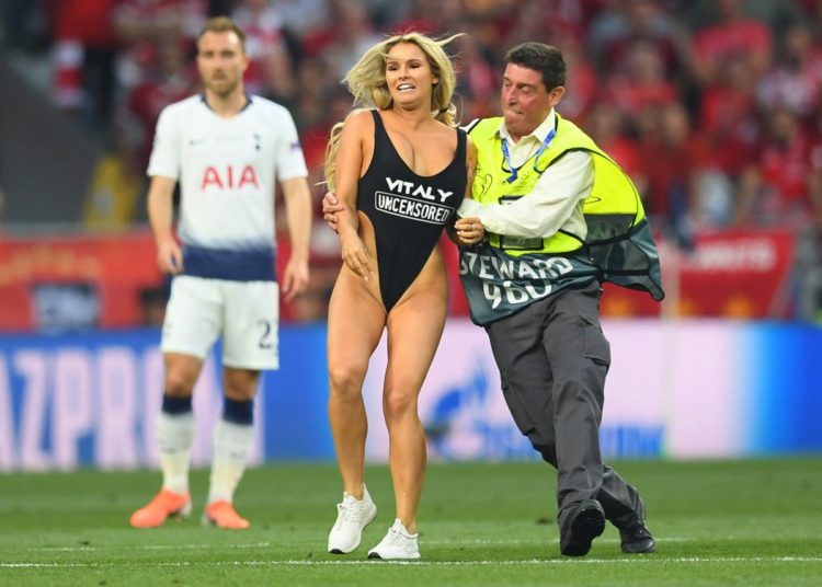 Una espontánea de una web para adultos se cuela en la final de la Liga de Campeones