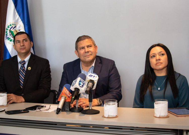 VAMOS pide revisar plazas de personas que ingresaron por mérito y fueron despedidas por Bukele